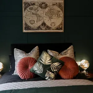 Guest house Boutique 5 Bed On Birdwell Road - Free Parking, Sheffield