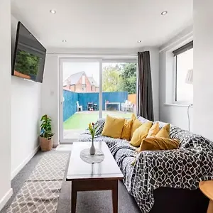 Guest house Spacious 2 Bedrooms, Free Parking, Free Wifi - Serene Homes, Sheffield